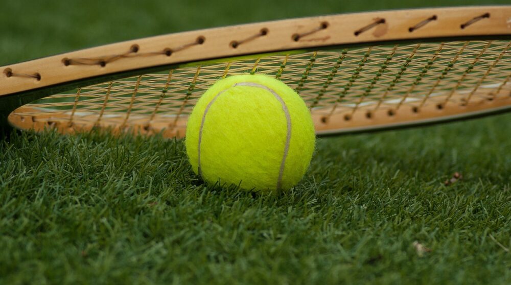 tennis-ball-1162631_1280