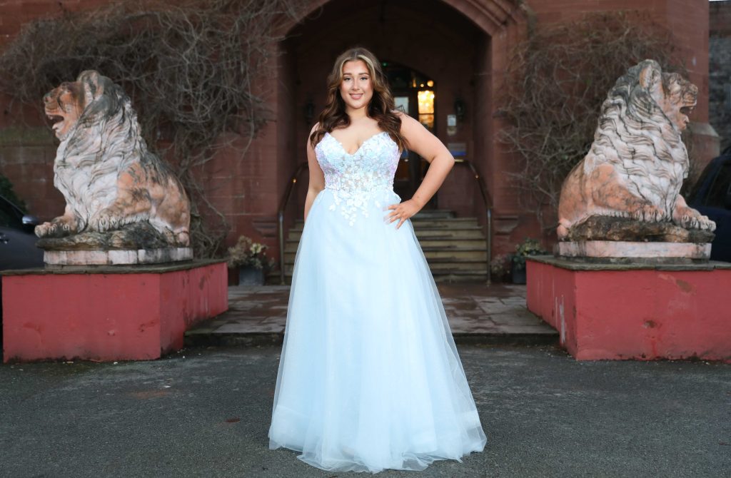 Ffansi FfrogsRuthin CastleProm dressesErin Mason