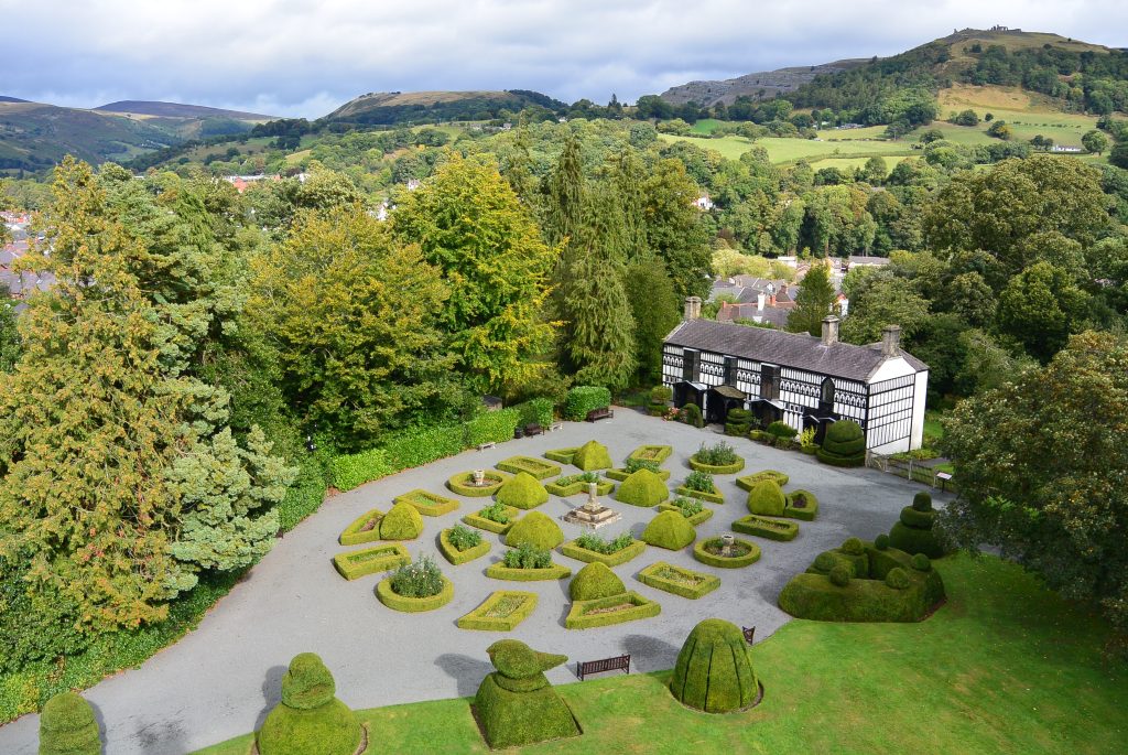 plas newydd